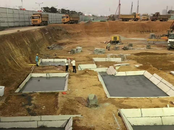 輕質(zhì)隔墻板批發(fā)，輕質(zhì)隔墻板廠家，水泥輕質(zhì)隔墻板批發(fā)